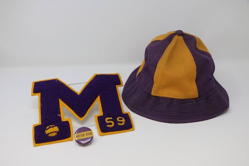 Moton hat and letter